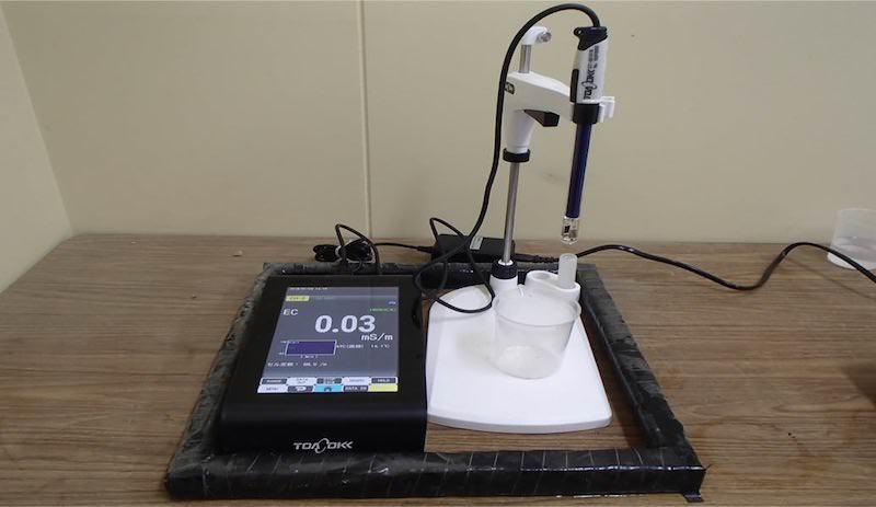 卓上型マルチ水質系(電気伝導率試験機)